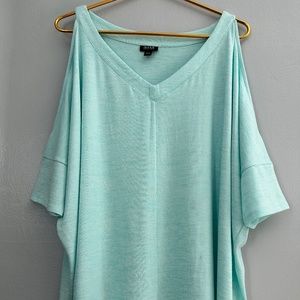 A.N.A. MINT BLOUSE WITH V-NECK AND COLD SHOULDERS
